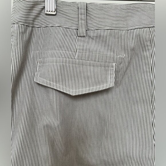 Julie Mitchell Conductor Stripe Grey White Cargo Cropped Pants Vacation Travel - Picture 4 of 13